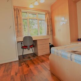 9 bedroom Flat in Otley Road Bed), Leeds - Photo 1