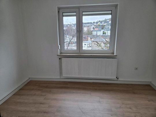 Komplett renovierte 3-ZKB+ Balkon + Kellerabteil - Photo 1