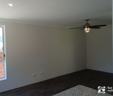 Renovated split-level townhouse close to CBD - Photo 1