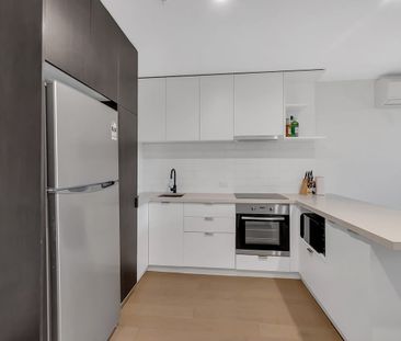 LARGE BALCONY | CONTEMPORARY APARTMENT - Photo 6