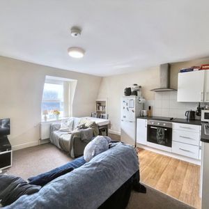 7 Seaton Avenue Flat 3, Plymouth - Photo 2