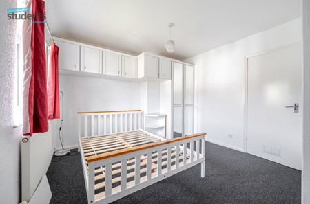 5 bedroom semi-detached house to rent - Photo 4