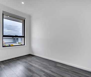 Family Home in Ooranya estate! - Photo 2