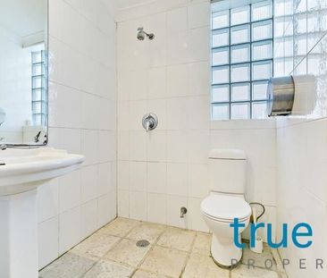 AFFORDABLE AND CONVENIENT ROOM IN IDEALLY LOCATED HOME - Photo 2