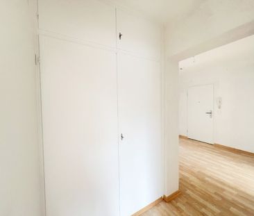 Gepflegte Drei-Zimmerwohnung mit modernem Duschbad und Balkon - Photo 2