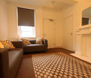 5 bedroom flat to rent - Photo 2