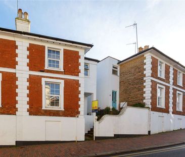 Attractive two bedroom semi-detached cottage in the Pantiles area - Photo 5