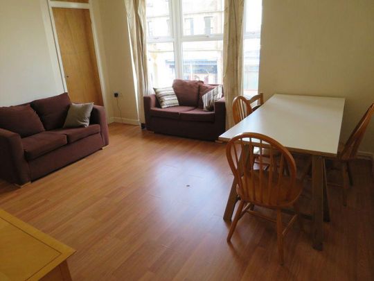 4 bedroom flat to rent - Photo 1