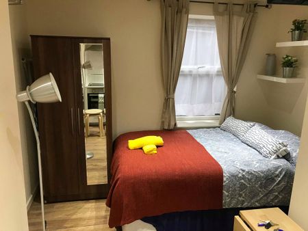 Studio to rent - Photo 2