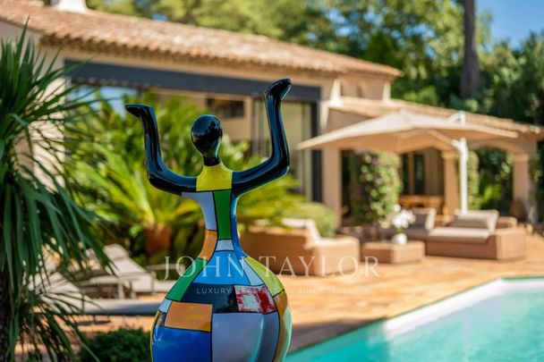 Tout savoir sur cette maison dans le quartier Village-Le Val-Cabrieres, à Mougins - Photo 1