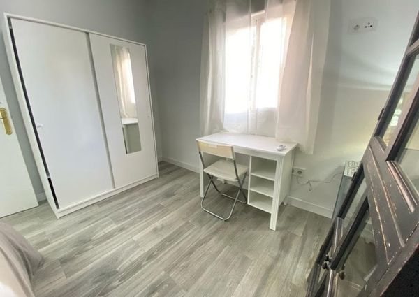 Calle de Concepción de la Oliva, Madrid, Community of Madrid 28021