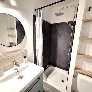 Location Appartement 1 pièce 15m² LES SABLES D OLONNE 85100 - Photo 3