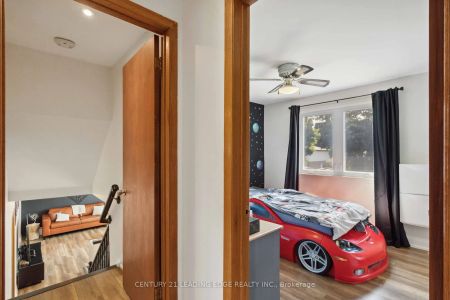 Detached Home For Lease | W9239445 - Photo 5