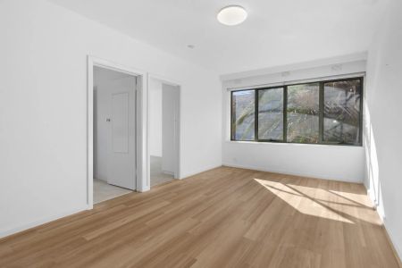 Elevated and sun filled Living - Photo 4