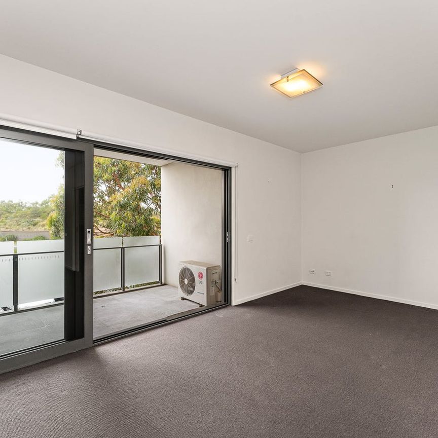 Easy Living - Photo 1