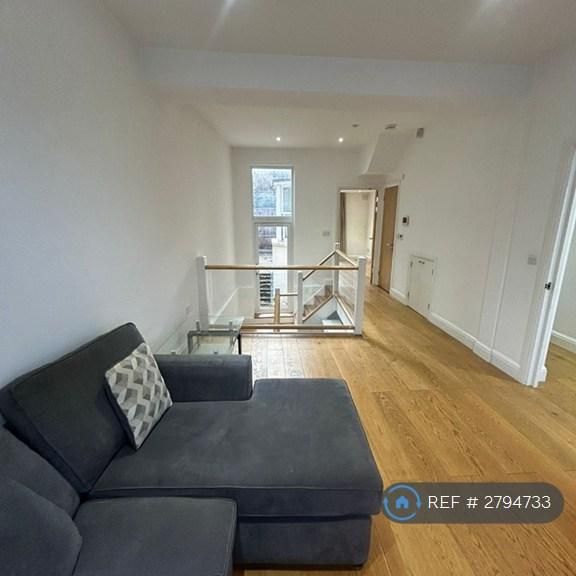 4 bedroom detached house to rent - Photo 1