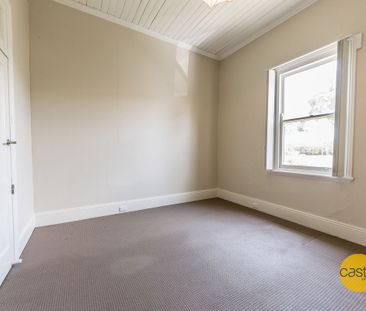 Low Maintenance Flat In Great Location! - Photo 2
