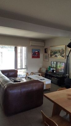 Port Melbourne - Photo 1