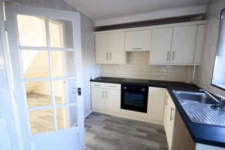 2 bedroom terraced house to rent - Photo 4