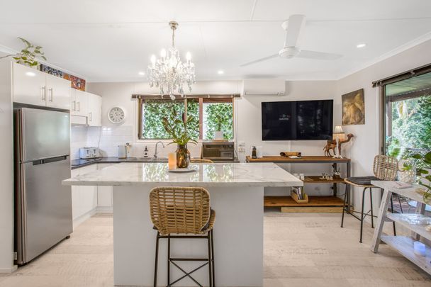 Charming Fully Furnished Villa! - Photo 1