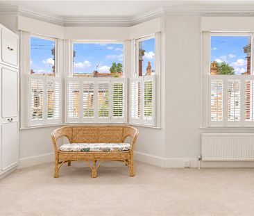 A spacious three double bedroom garden period house located in the popular 'Alphabet Streets' close to Bishops Park. EPC rating D - Photo 3