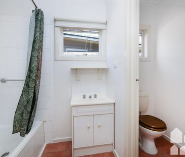 Charming Victorian Home in the Heart of Seddon! - Photo 3