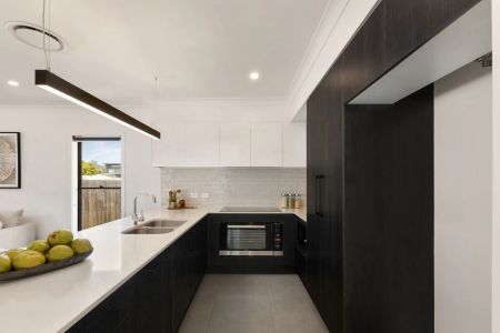 SINGLE LEVEL FAMILY HOME - Photo 4