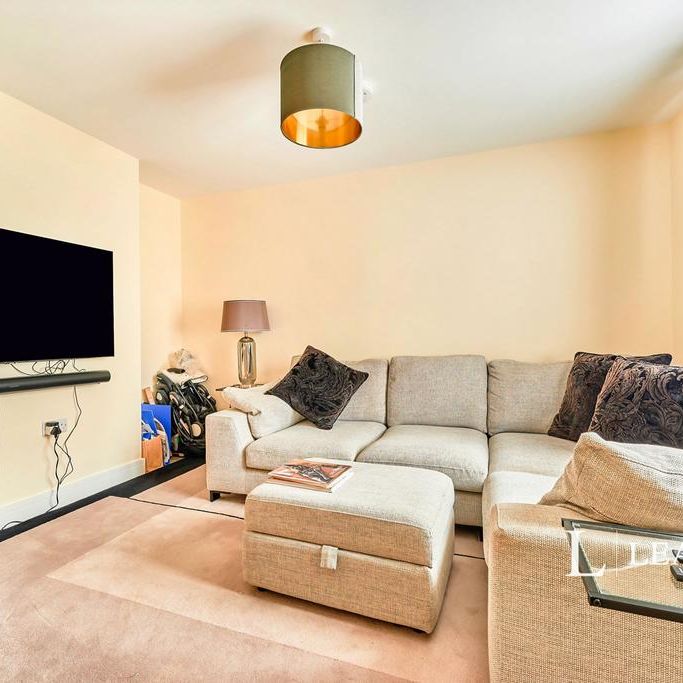 5 bedroom semi-detached house to rent - Photo 1