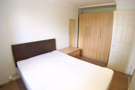 2 bedroom semi-detached house to rent - Photo 3