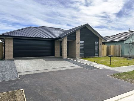 The best house on the street! - Photo 4