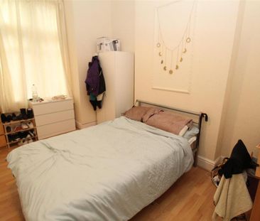 3 bedroom flat to rent - Photo 6