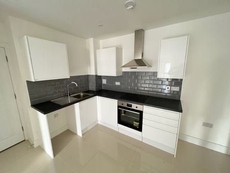 Modern 2-Bedroom, 2-Bathroom Student Apartment in Portswood, Southampton - Photo 2