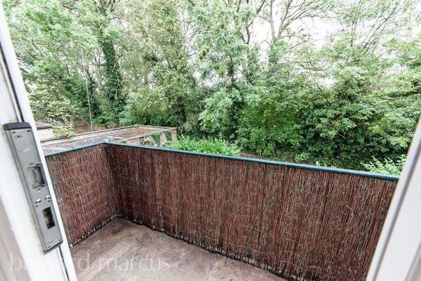 Friern Barnet Lane - Photo 1