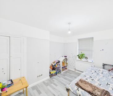 Coxmount Road, London, SE7 - Photo 3