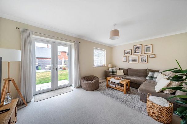 3 bedroom semi-detached house to rent - Photo 1