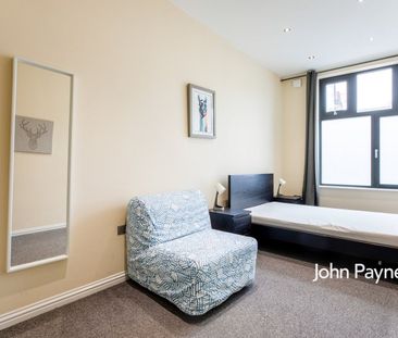 Trafalgar Road, London, SE10 - Photo 2