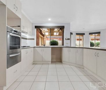 4 BEDROOM FAMILY HOME - Photo 5