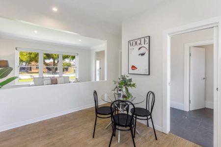 Spacious 3-Bedroom Home with Parking in Plympton Park - Photo 3