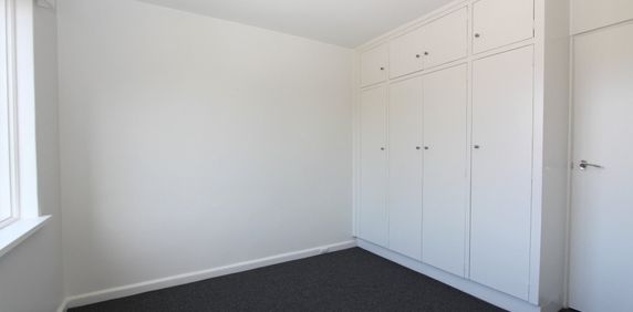 Thinking of selling? Contact our agent - Photo 2