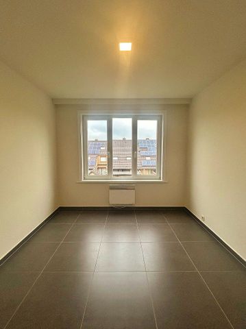 Lichtrijk en gerenoveerd appartement in het centrum van Ieper - Photo 4