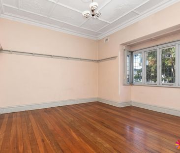 A CLASSIC HOME IN FANTASTIC LOCATION - Photo 3