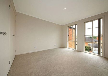 MODERN THREE BEDROOM TOWNHOUSE IN WELL PRESENTED COMPLEX - Photo 5