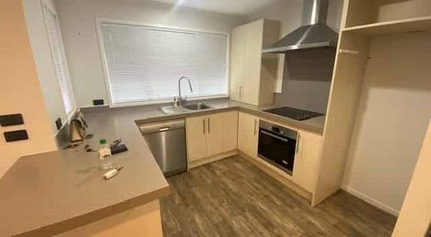 Contemporary Comfort in the Heart of Hamilton – 3 Bedrooms + Double Garage - Photo 1