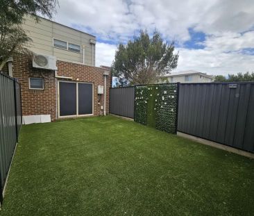 “Charming 2 Bedroom Townhouse in a Prime Location” - Photo 3