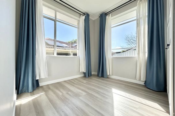 Beautifully presented family home set in prime location, offering both comfort and convenience - Photo 1