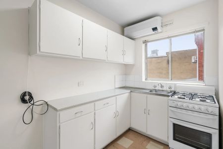 Refreshed Tidy studio in the heart of Elwood - Photo 3