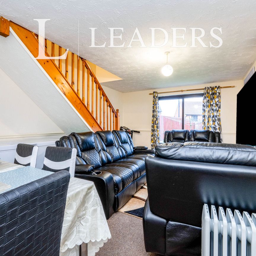 2 bedroom house to rent Valentine Court, Crownhill, Milton Keynes, Buckinghamshire, MK8 - Photo 1