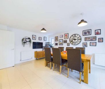 Trinity Circle, High Wycombe, Buckinghamshire, HP11 - Photo 4