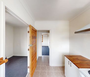 Roslyn - 2 Bedrooms - Photo 2