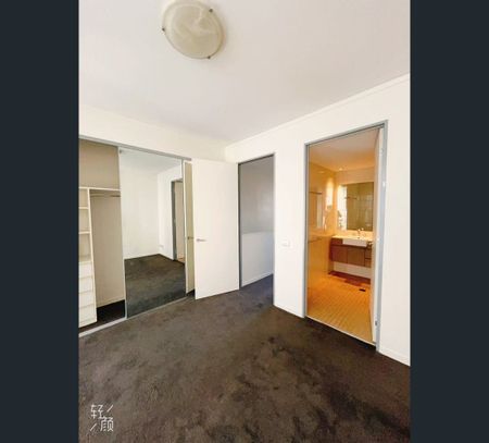 A-Fully Furnish-L3+4/2-4 Powell St, Waterloo, NSW 2017 - Photo 3